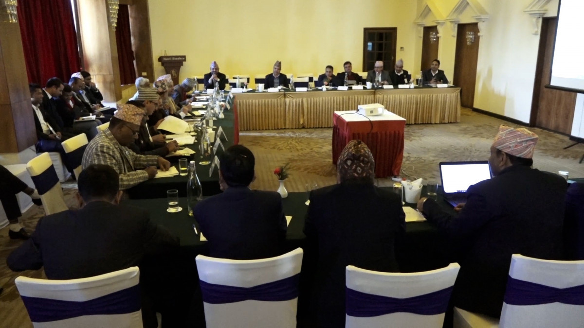 वन डढेलो नियन्त्रण तथा पूर्वतयारीको एजेण्डासहित संघ र प्रदेशमन्त्रीहरुको बैठक शुरु